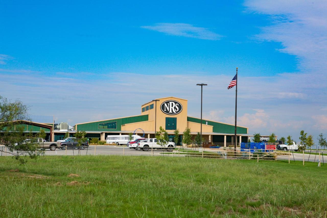 Nrs Event Center & Guest Ranch Hotel Decatur Bagian luar foto