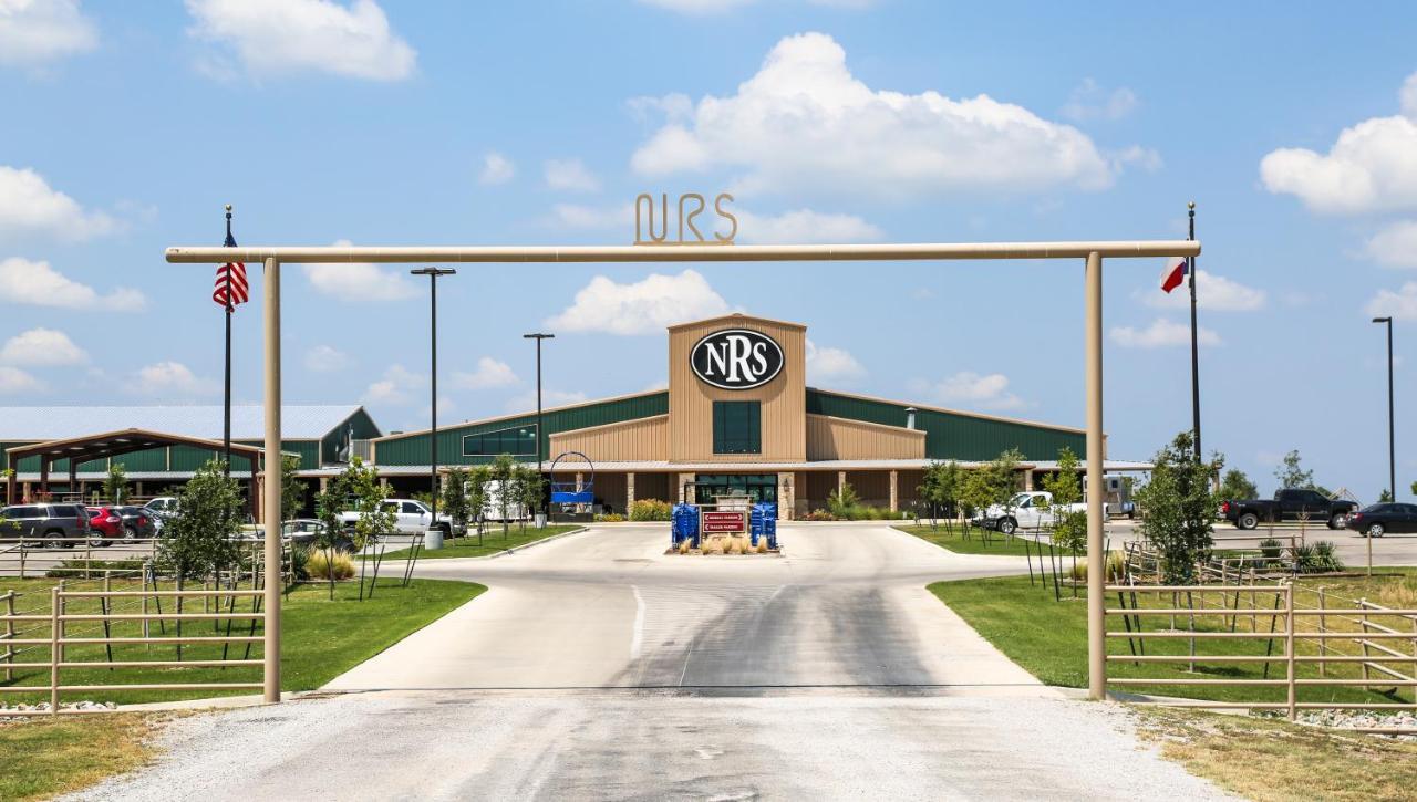 Nrs Event Center & Guest Ranch Hotel Decatur Bagian luar foto
