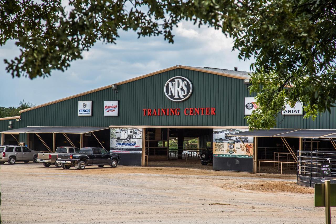 Nrs Event Center & Guest Ranch Hotel Decatur Bagian luar foto