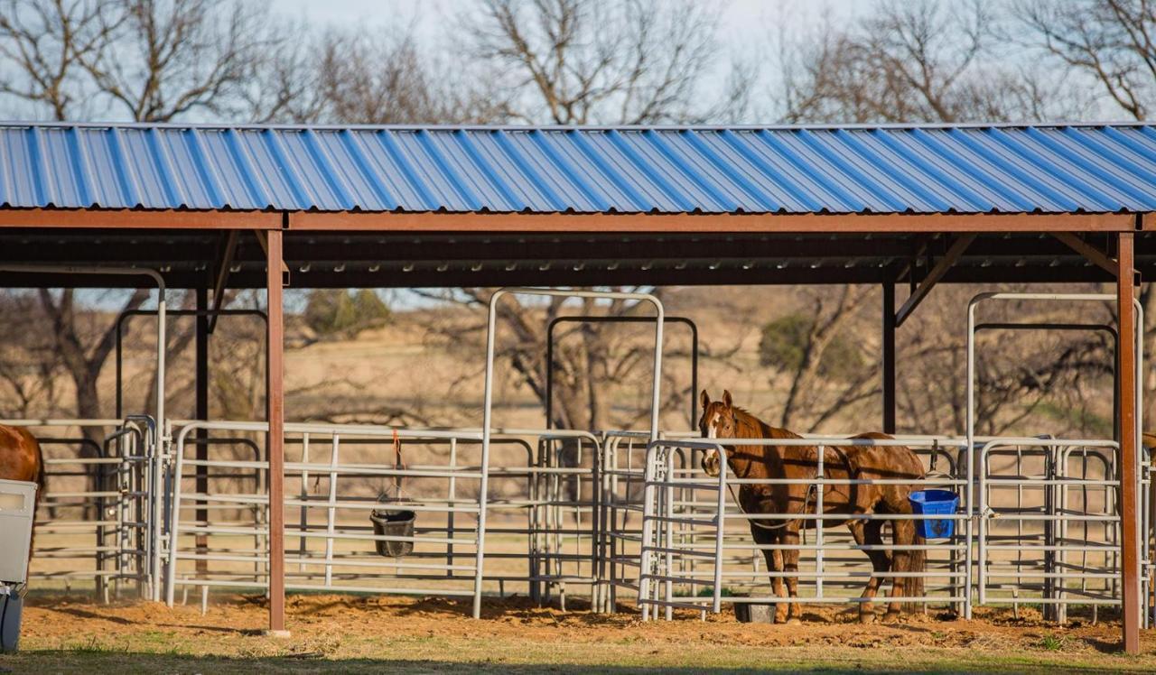 Nrs Event Center & Guest Ranch Hotel Decatur Bagian luar foto
