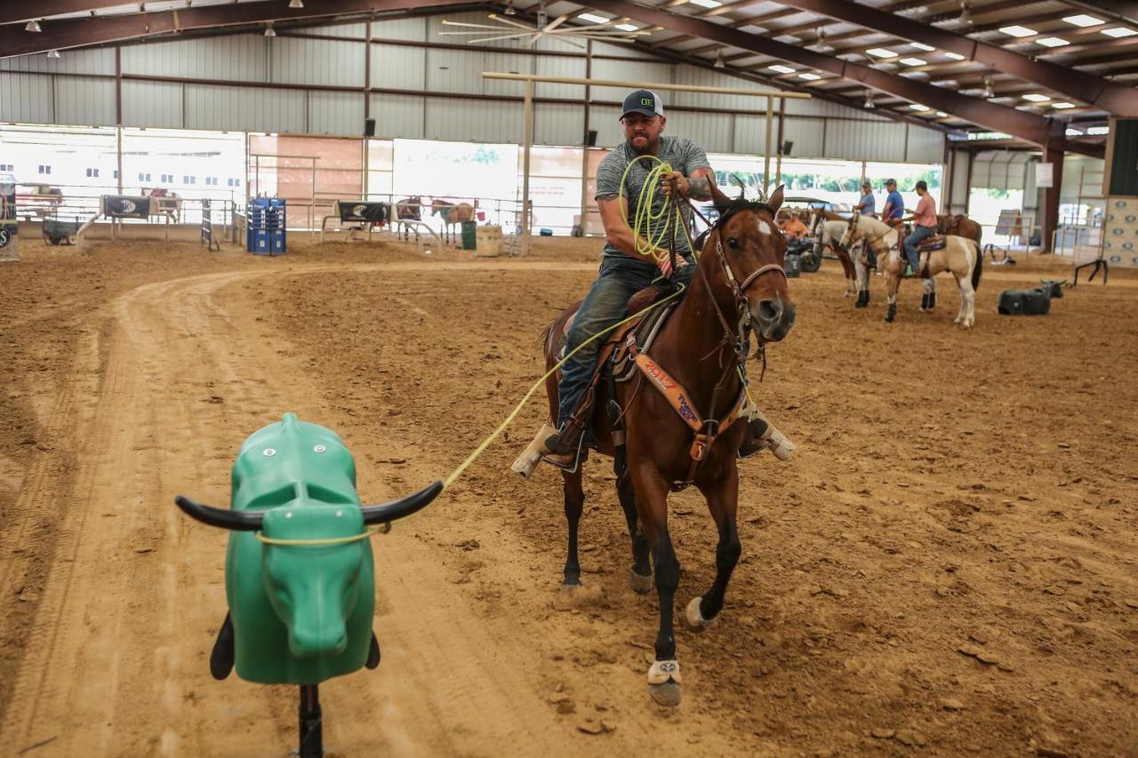 Nrs Event Center & Guest Ranch Hotel Decatur Bagian luar foto