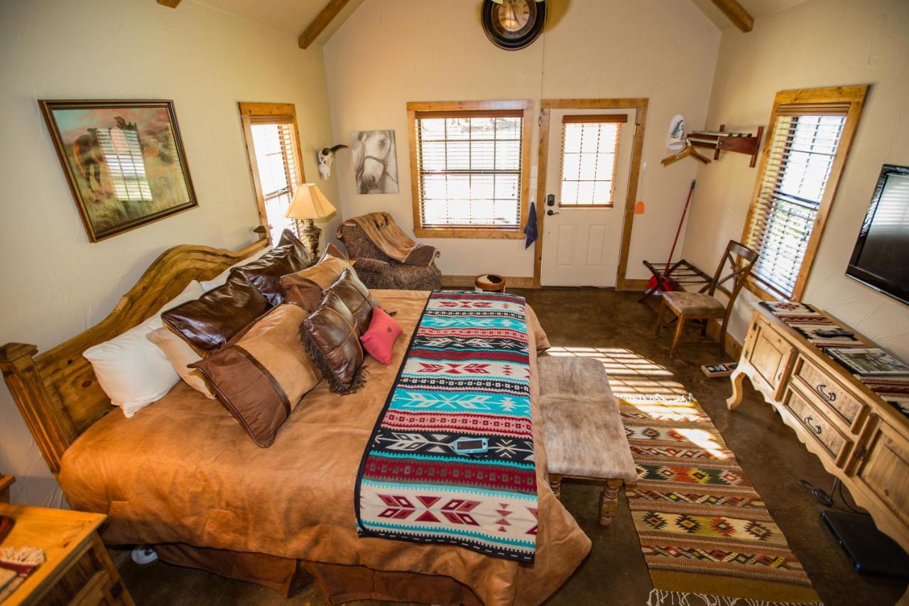 Nrs Event Center & Guest Ranch Hotel Decatur Bagian luar foto