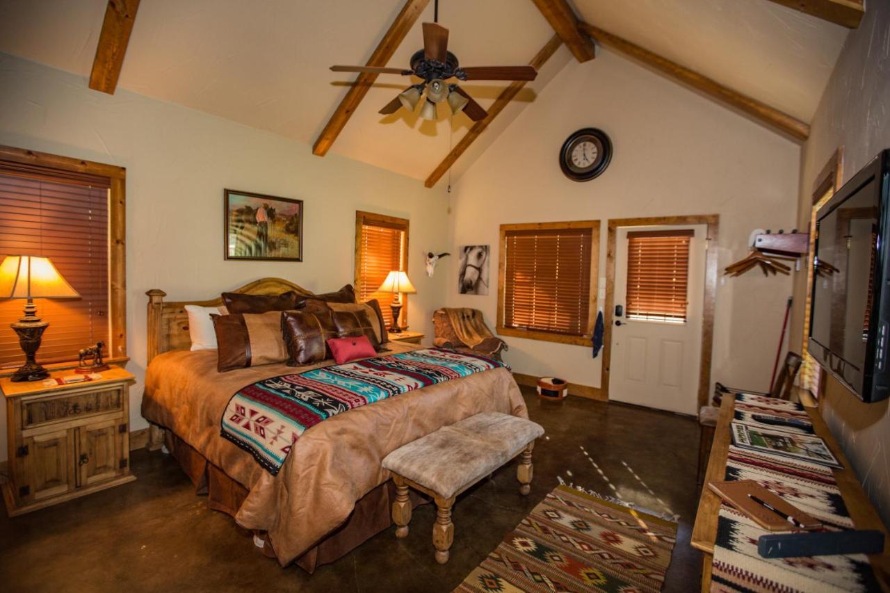 Nrs Event Center & Guest Ranch Hotel Decatur Bagian luar foto