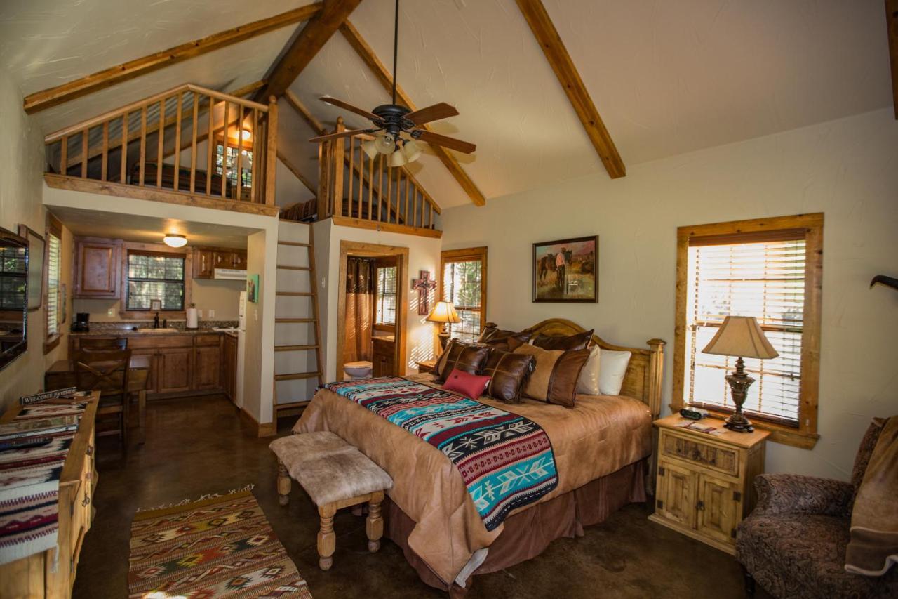 Nrs Event Center & Guest Ranch Hotel Decatur Bagian luar foto