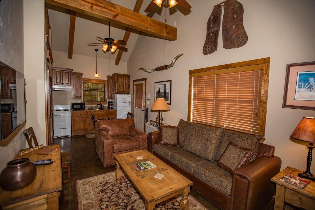 Nrs Event Center & Guest Ranch Hotel Decatur Bagian luar foto