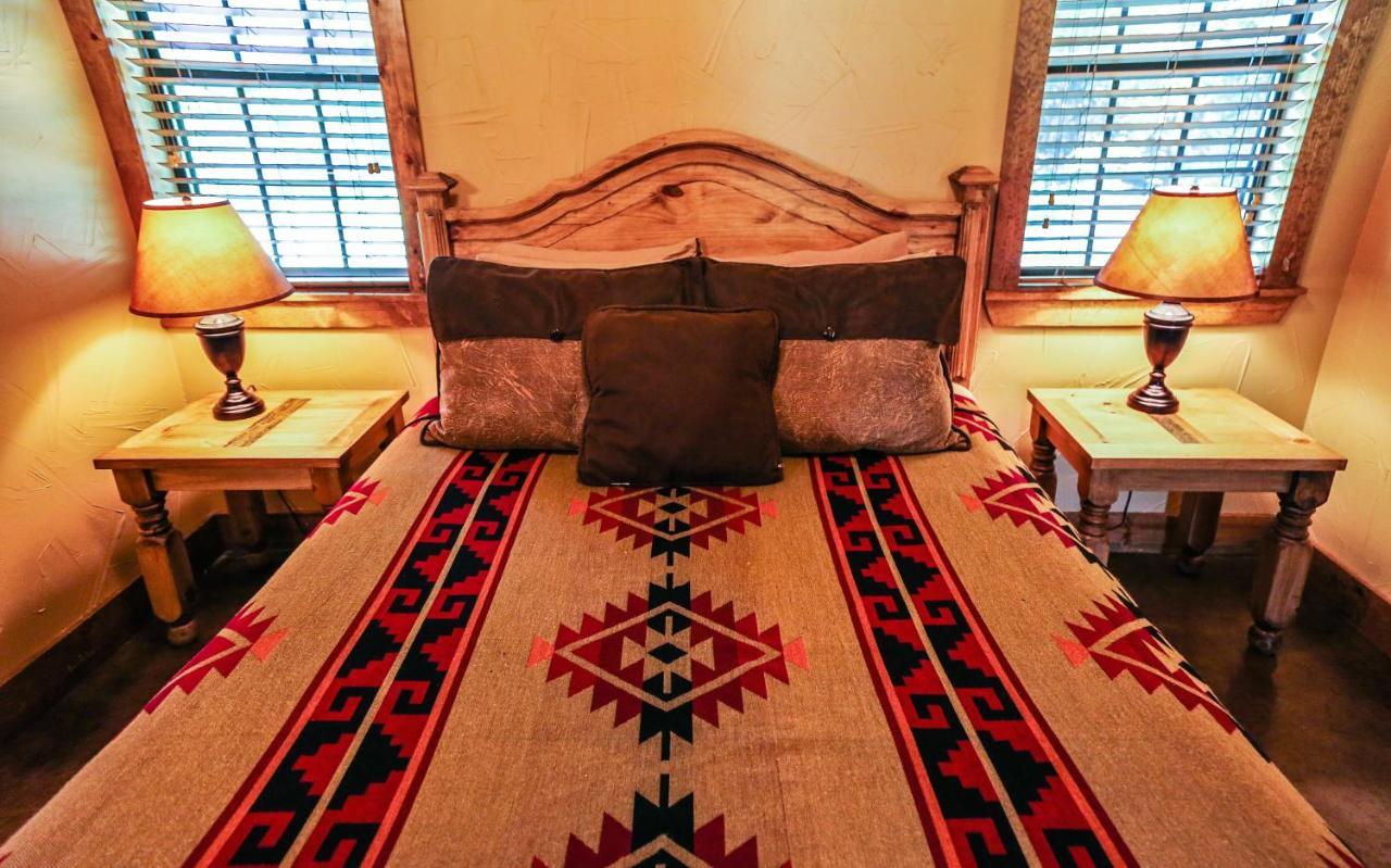 Nrs Event Center & Guest Ranch Hotel Decatur Bagian luar foto