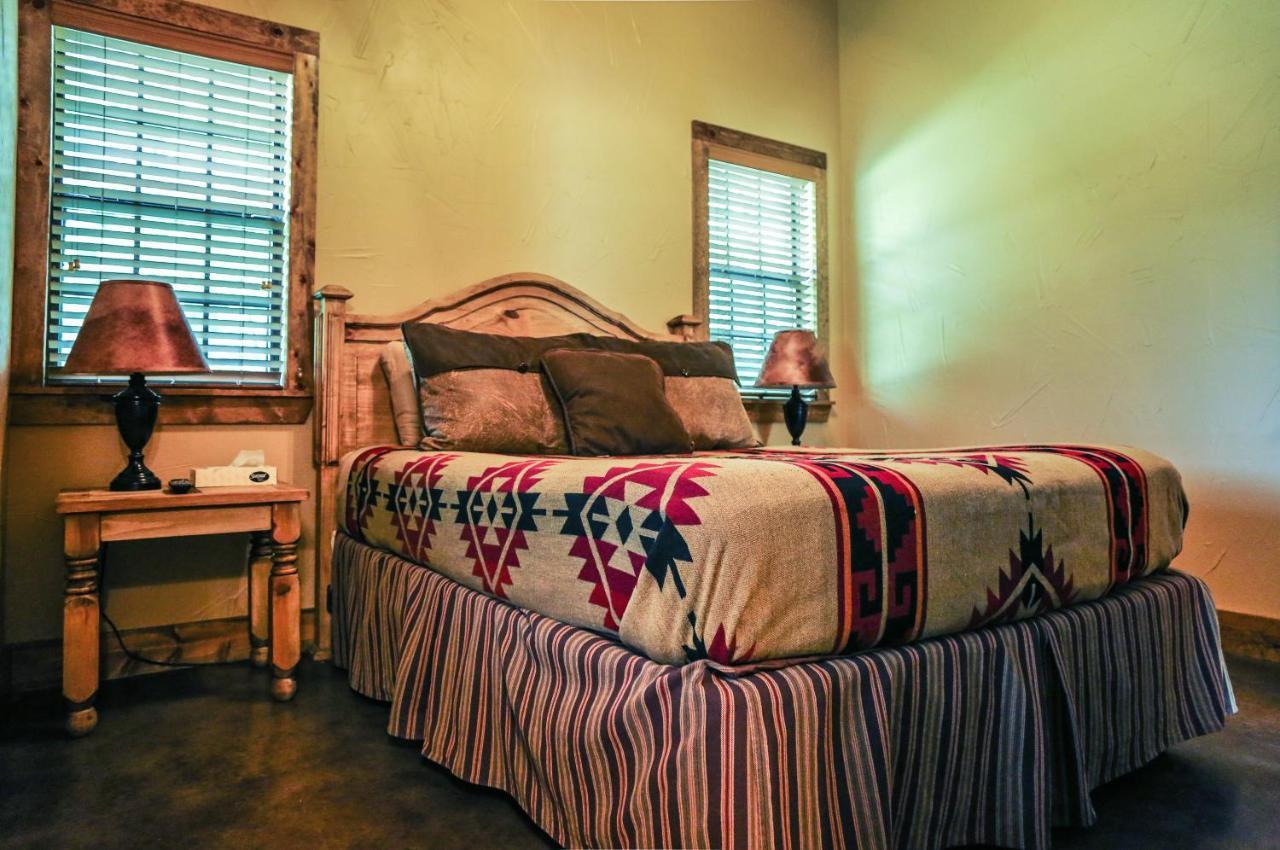 Nrs Event Center & Guest Ranch Hotel Decatur Bagian luar foto
