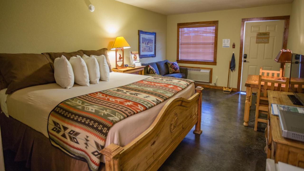 Nrs Event Center & Guest Ranch Hotel Decatur Bagian luar foto