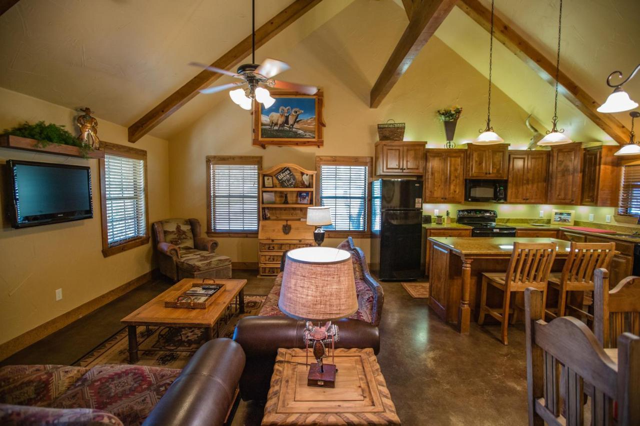 Nrs Event Center & Guest Ranch Hotel Decatur Bagian luar foto