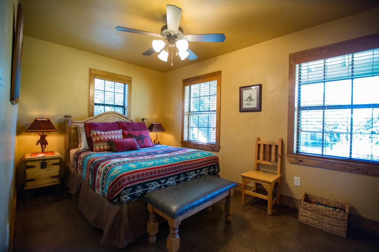 Nrs Event Center & Guest Ranch Hotel Decatur Bagian luar foto