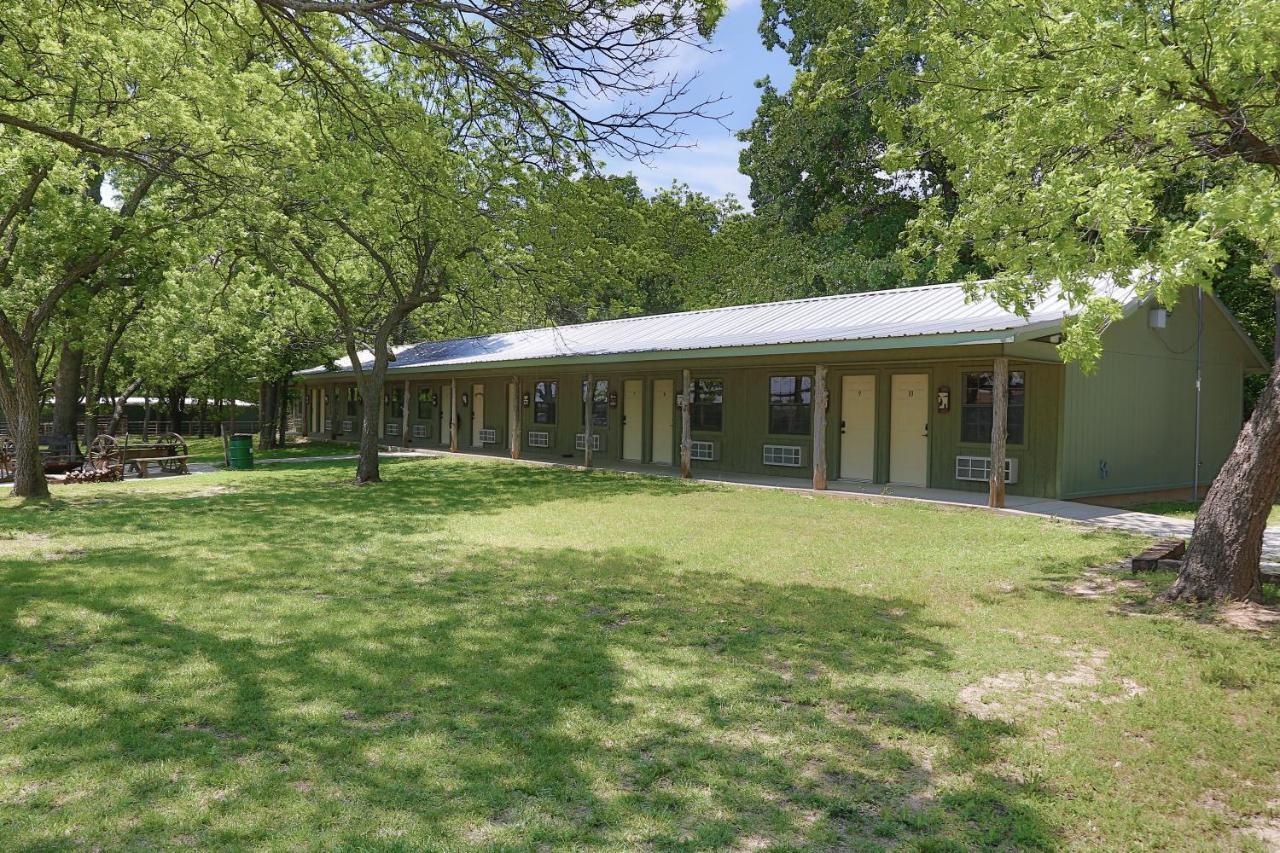 Nrs Event Center & Guest Ranch Hotel Decatur Bagian luar foto