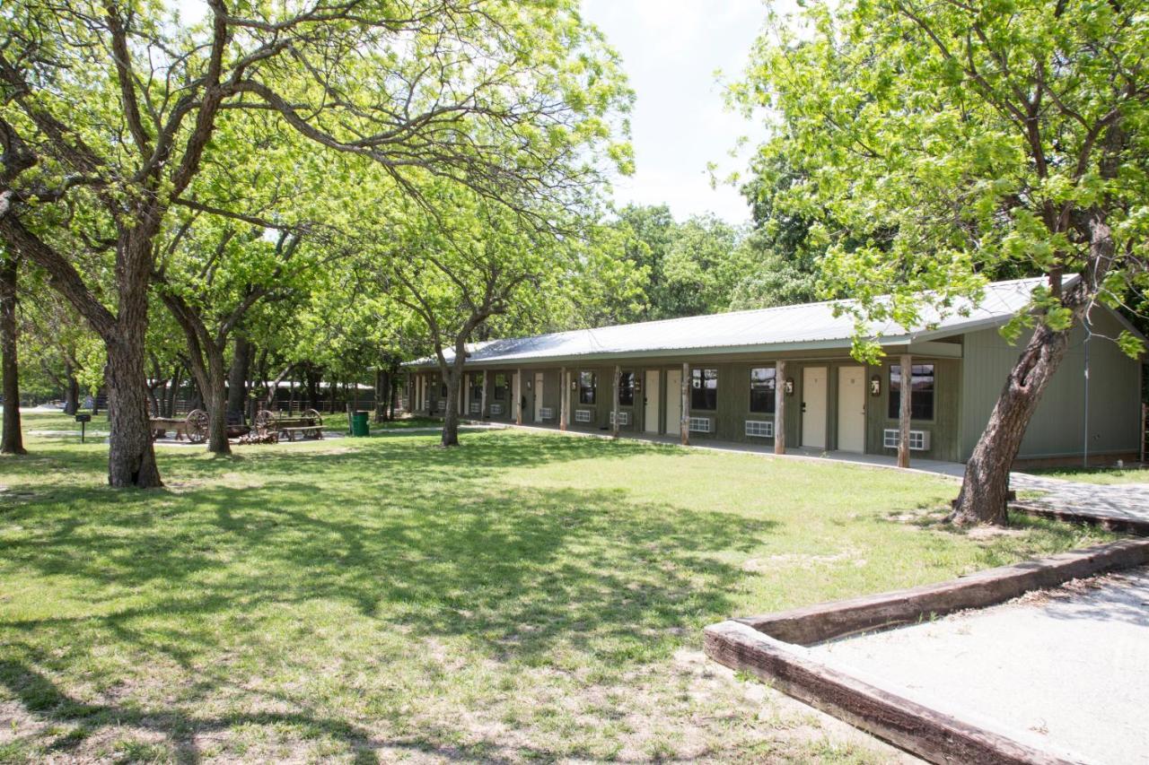 Nrs Event Center & Guest Ranch Hotel Decatur Bagian luar foto